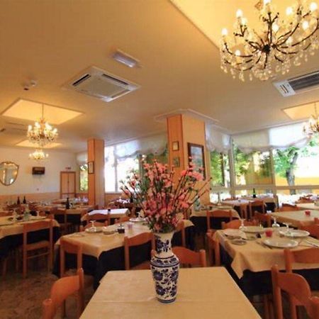 Hotel Moby Dick Rimini Exterior photo