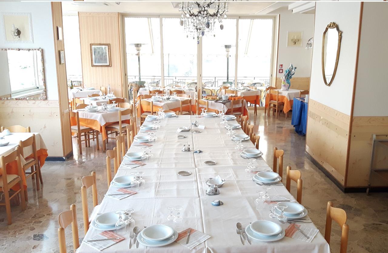 Hotel Moby Dick Rimini Exterior photo